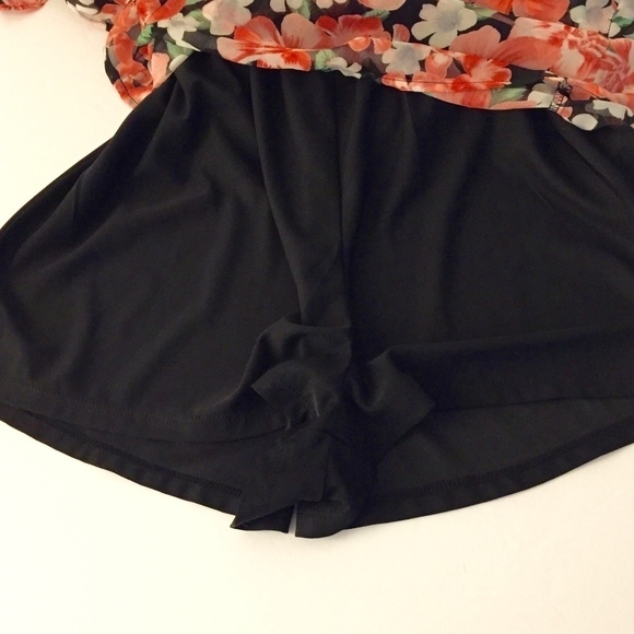 Forever 21 Romper Sz Med Floral Print Ruffle Straps Elastic Waist Lined Pockets - Picture 6 of 8